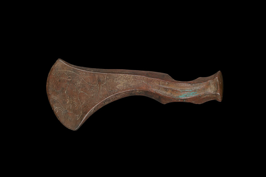 BRONZE BATTLE AXE OF KOBAN CULTURE, 9TH-7TH CENTURY B.C.