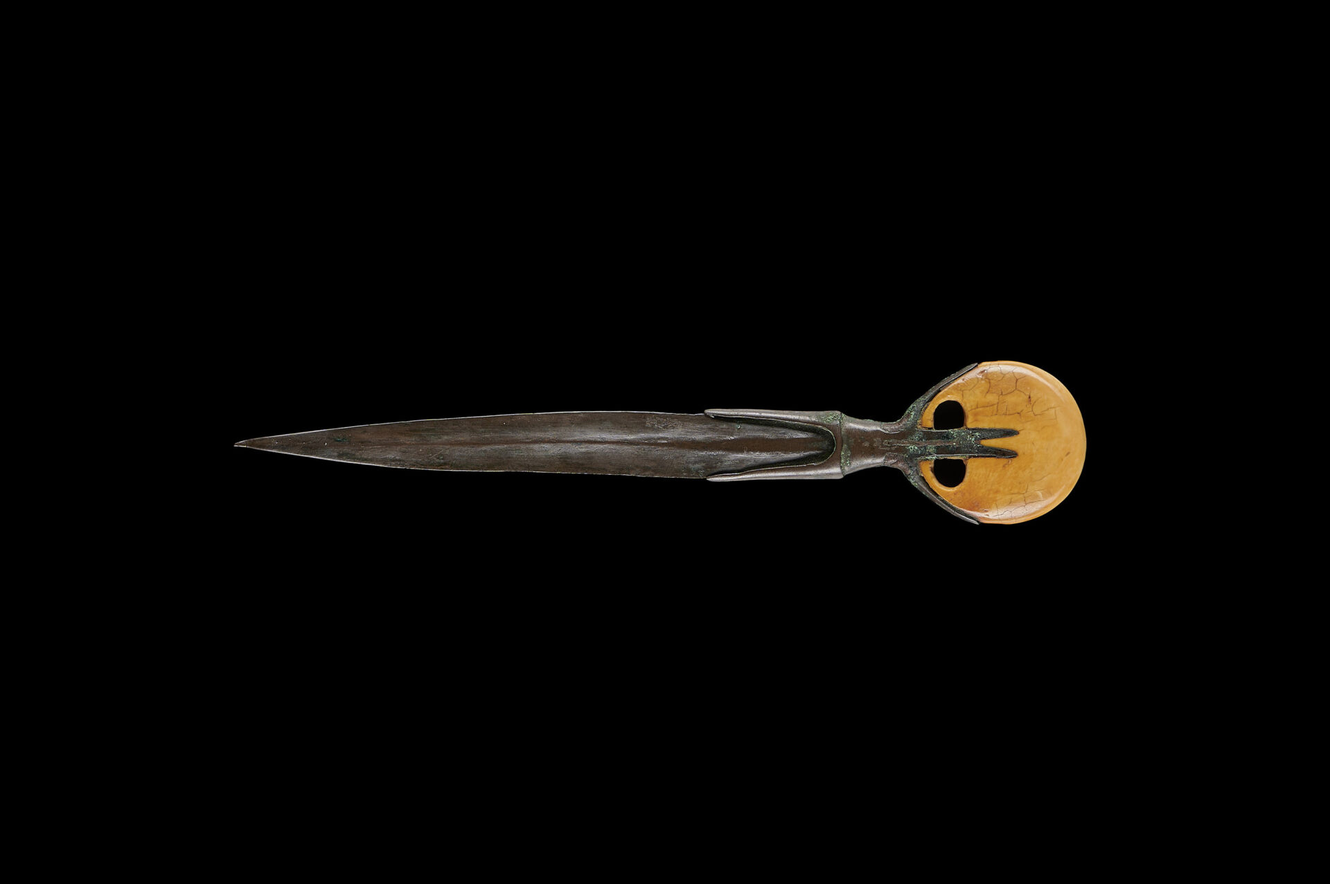 Egyptian bronze dagger with ivory pommel. 17th-early 18th dynasty